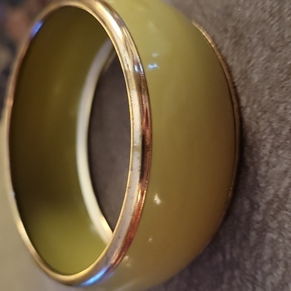 VTG 1960s Avocado Green Chunky Wide Brass Bangle Bracelet - Picture 2 of 7